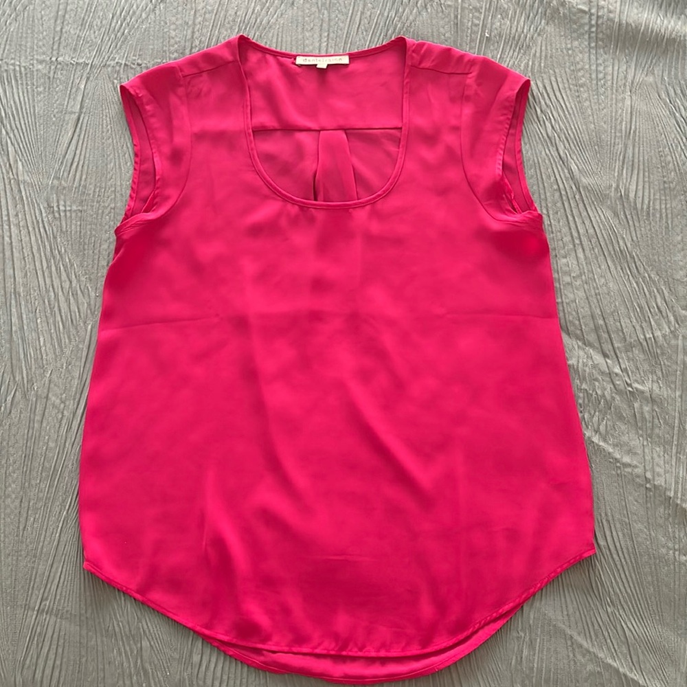 Sz M Daniel Rain capped sleeve pink blouse. Shorter in front than back.